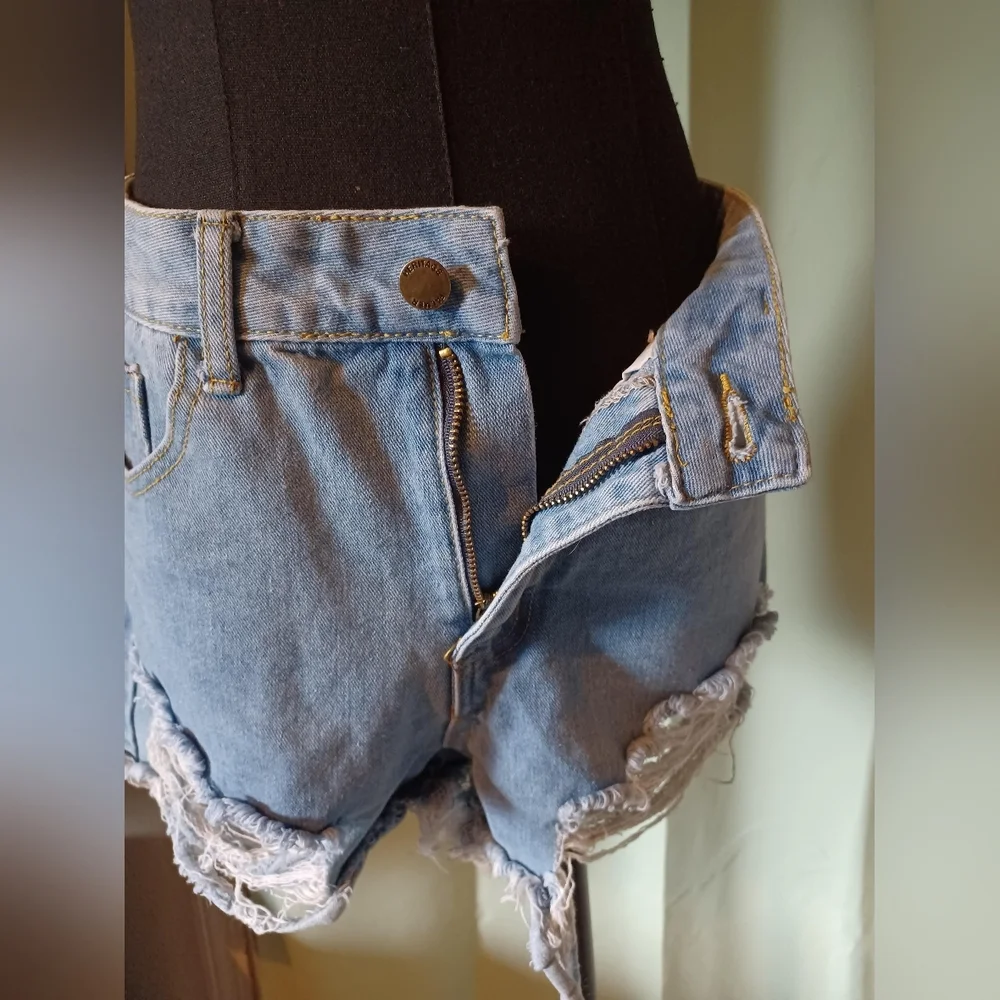 🍒 Shein Distressed Tattered Blue Denim Jean Shorts - Picture 3 of 6